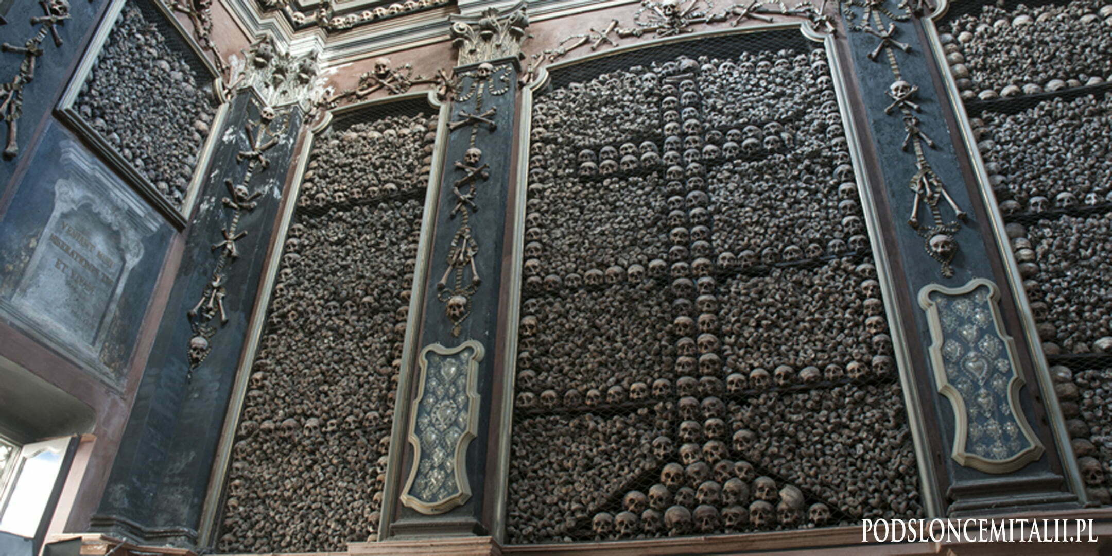 Ossuarium w kościele San Bernardino alle Ossa