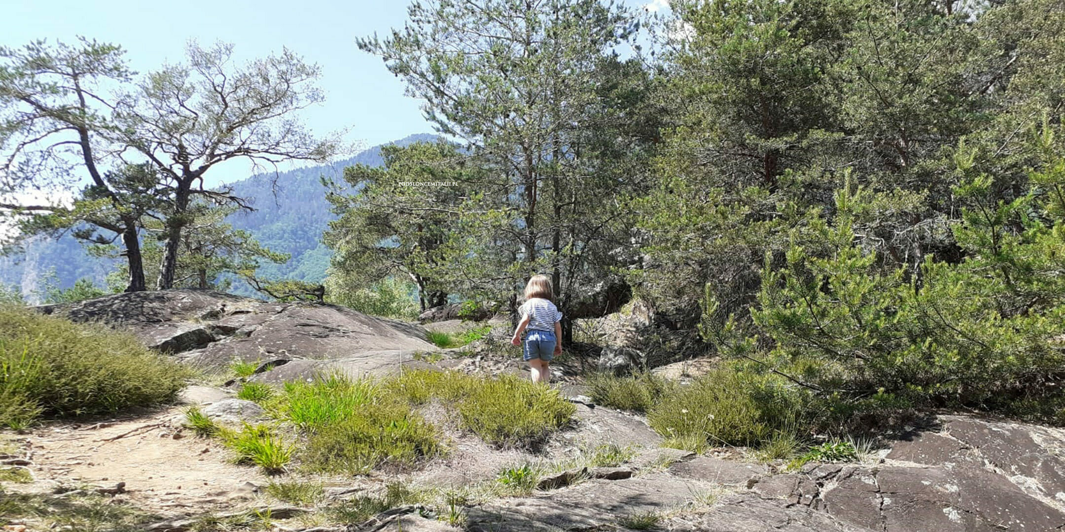 Parco Naturale delle Marmitte dei Giganti: przepis na rodzinny trekking z prehistorią w tle